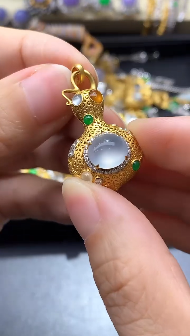 颈饰18K金镶嵌翡翠707中国好珍宝