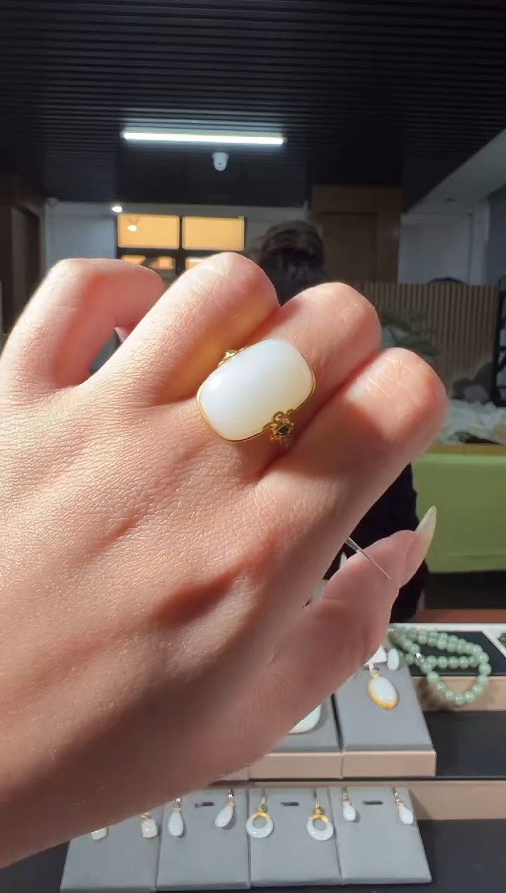 【闪购商品】和田玉戒指18K金镶嵌白玉18K金戒指