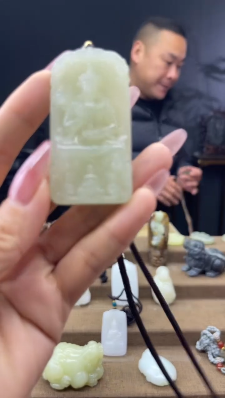 颈饰未镶嵌和田玉1