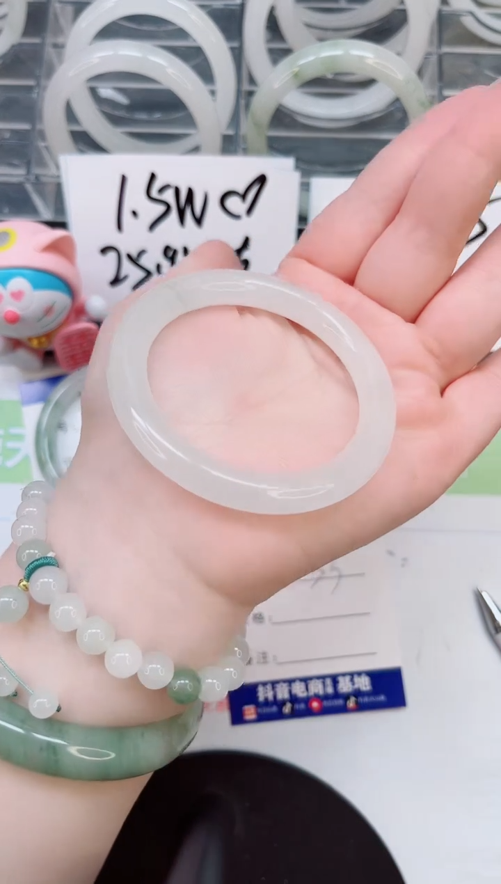 【闪购商品】石英质玉手镯合金a363