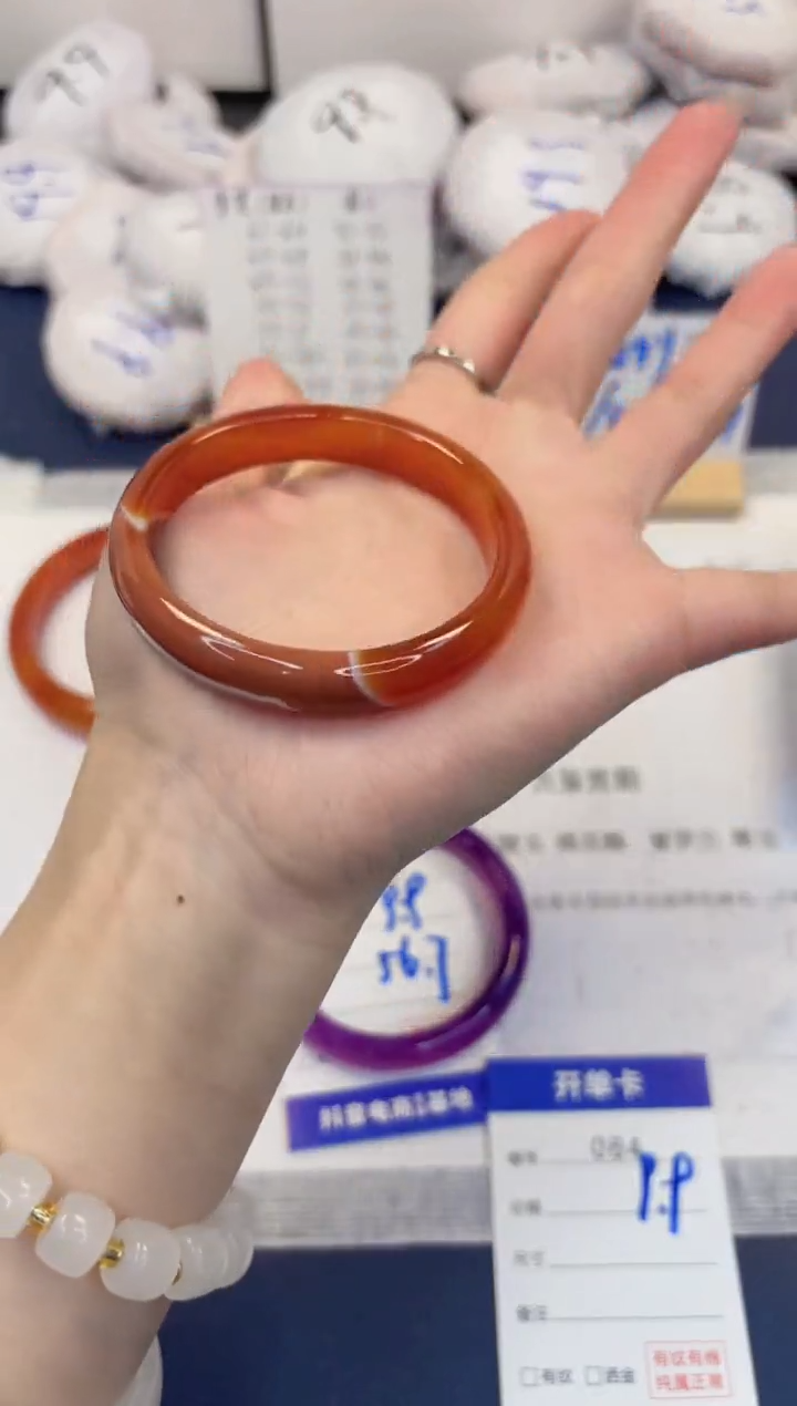 【闪购商品】石英质玉手镯未镶嵌64-玛瑙-圈口54