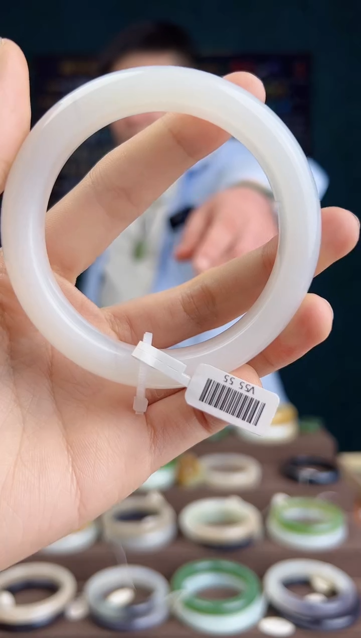 【闪购商品】和田玉手镯未镶嵌多样性发货 拍一单发一个