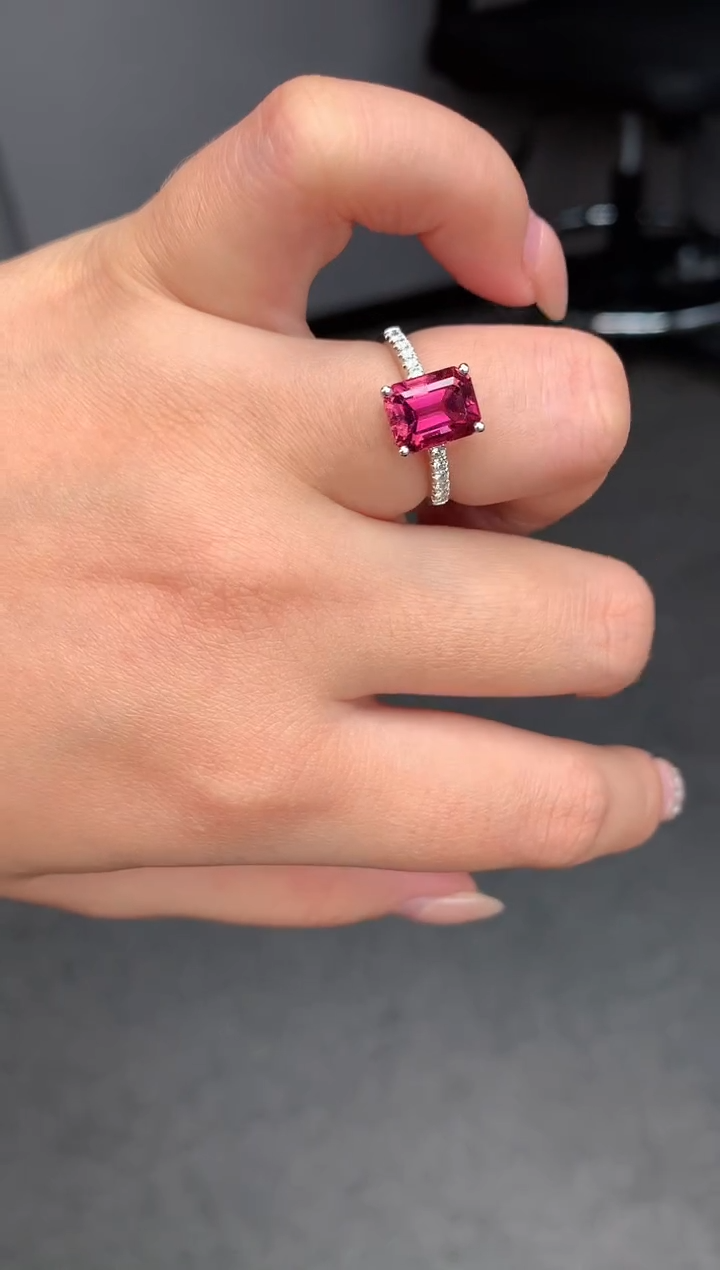 【闪购商品】碧玺戒指18K金镶嵌3.1ct粉碧玺戒指