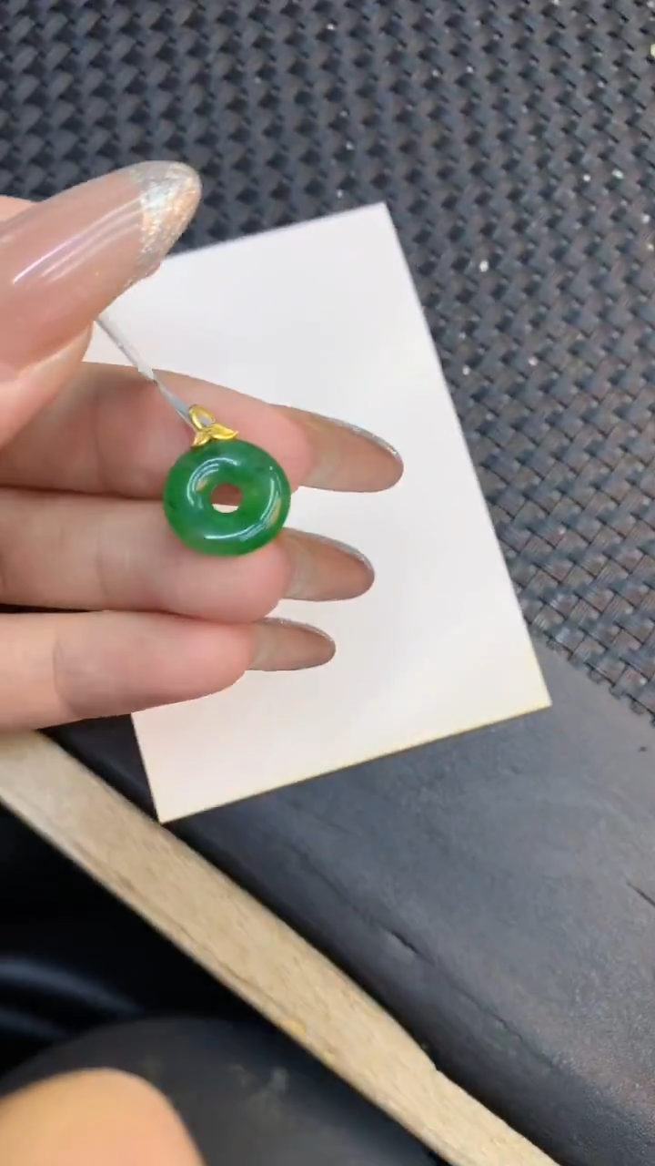 颈饰18K金镶嵌翡翠1