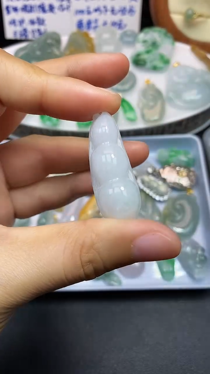 颈饰未镶嵌翡翠吊坠