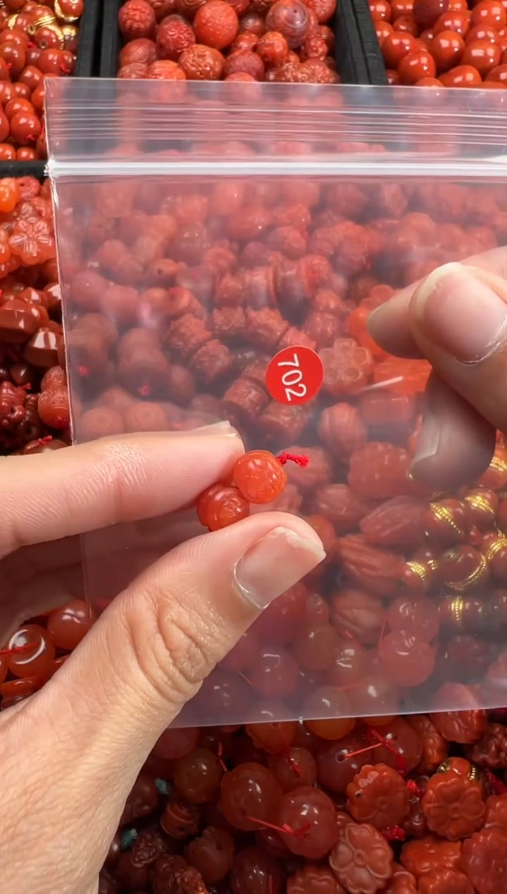 南红玛瑙未镶嵌颈饰1