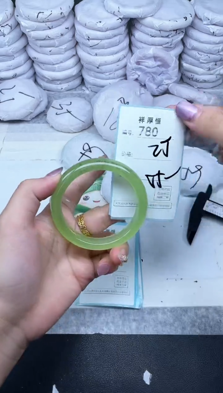 玛瑙/玉髓手镯未镶嵌780