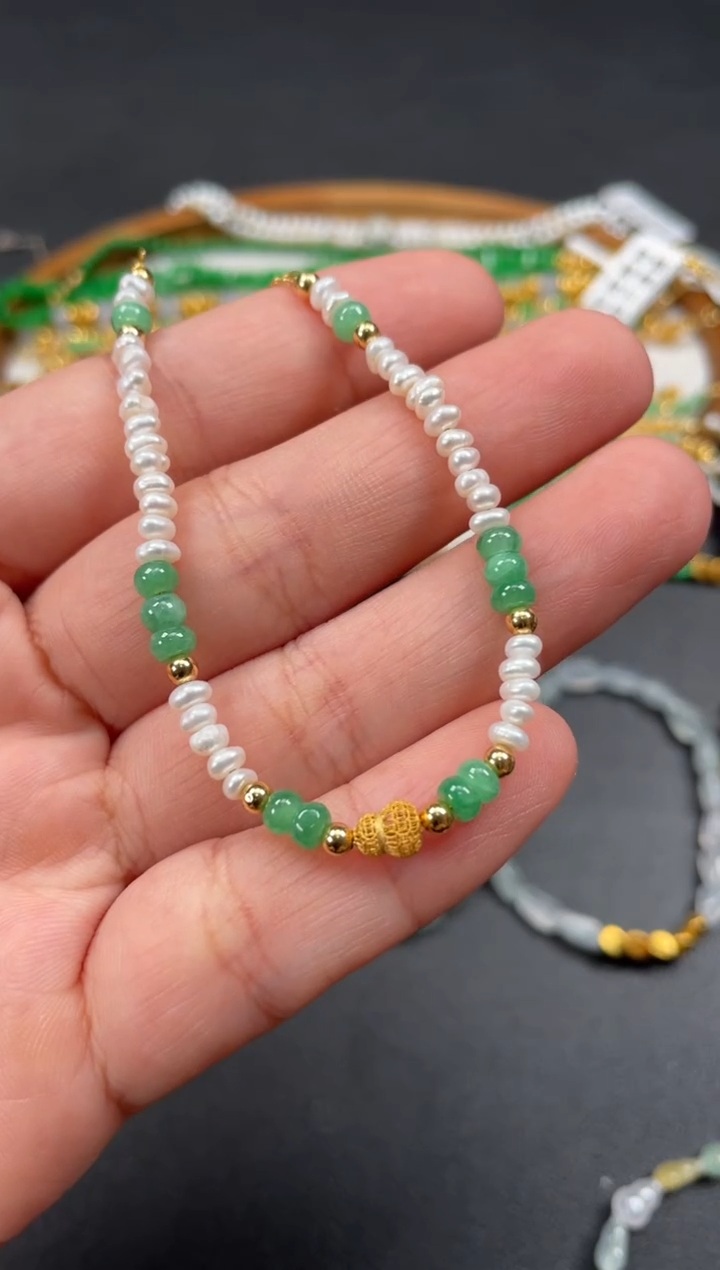 套链18K金镶嵌翡翠一条   P183