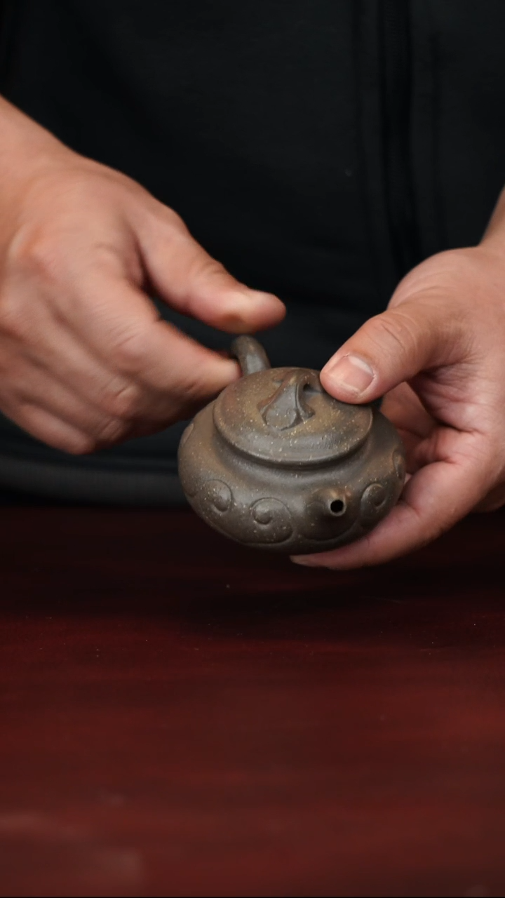 茶壶紫砂金国东--手工--仿古
