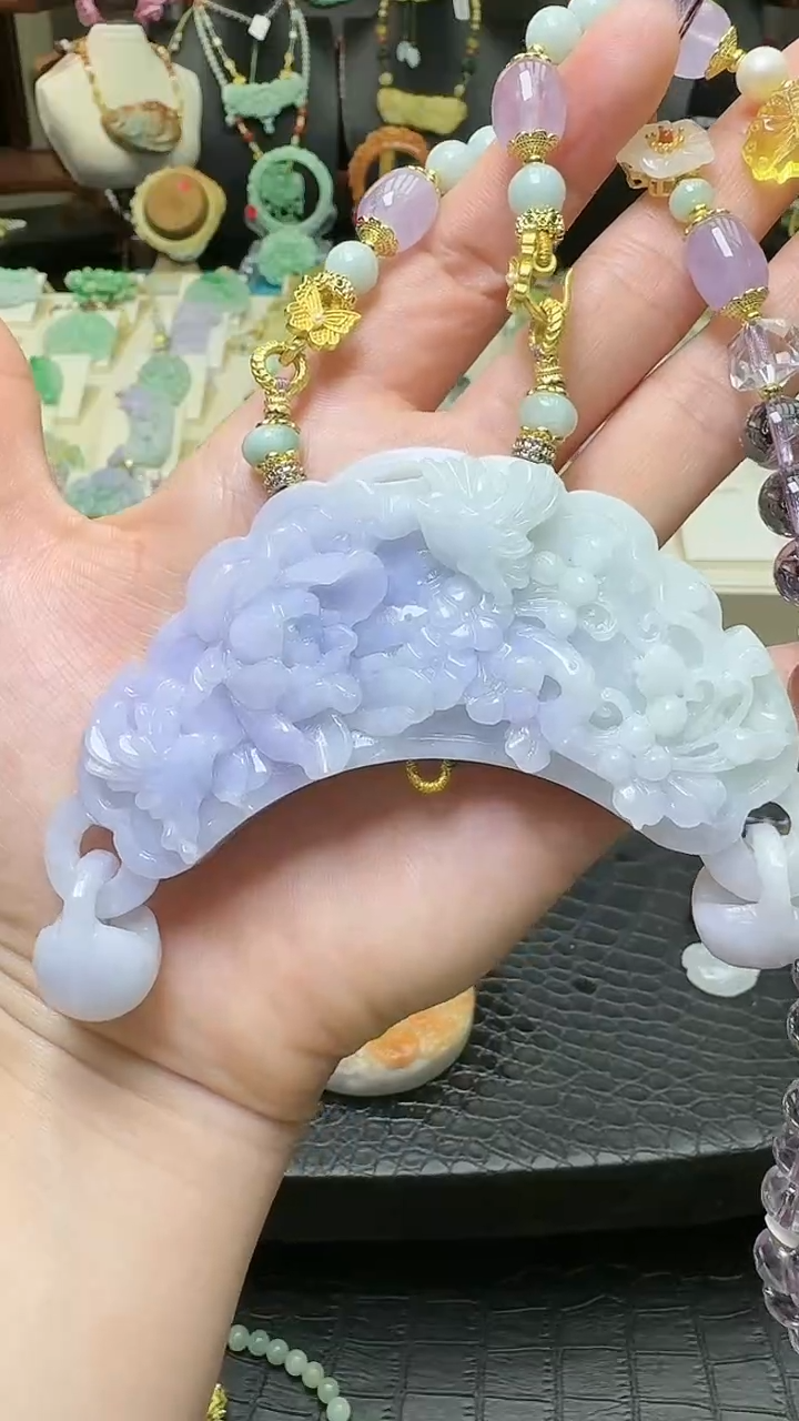 【闪购商品】翡翠颈饰18K金镶嵌天然翡翠春带彩弯弯