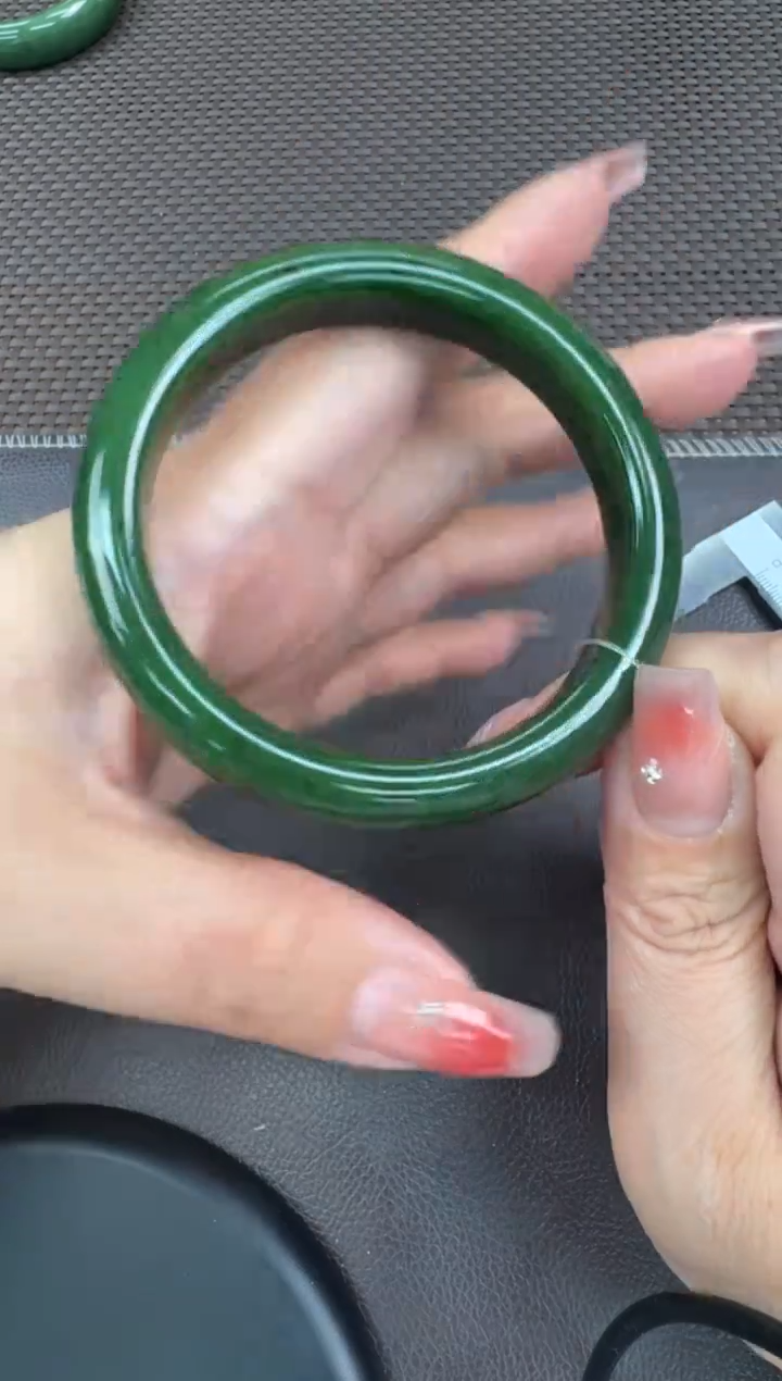 【闪购商品】和田玉手镯未镶嵌59