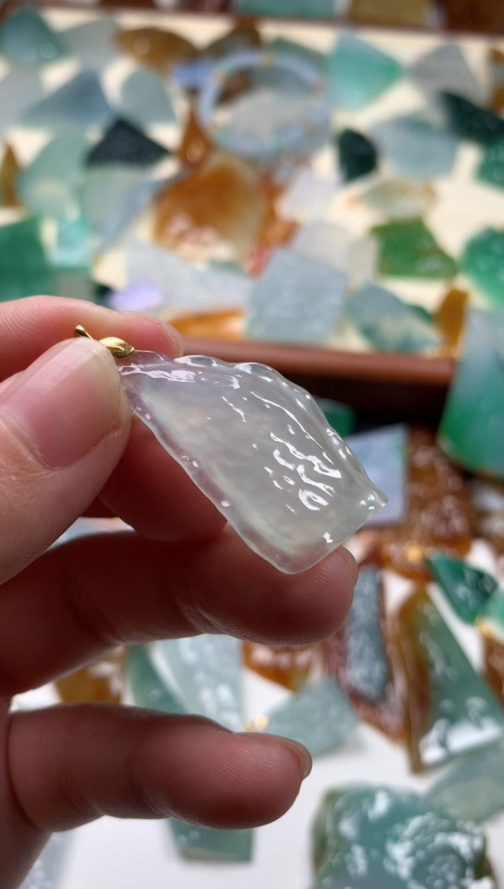 【闪购商品】翡翠颈饰18K金镶嵌吊坠