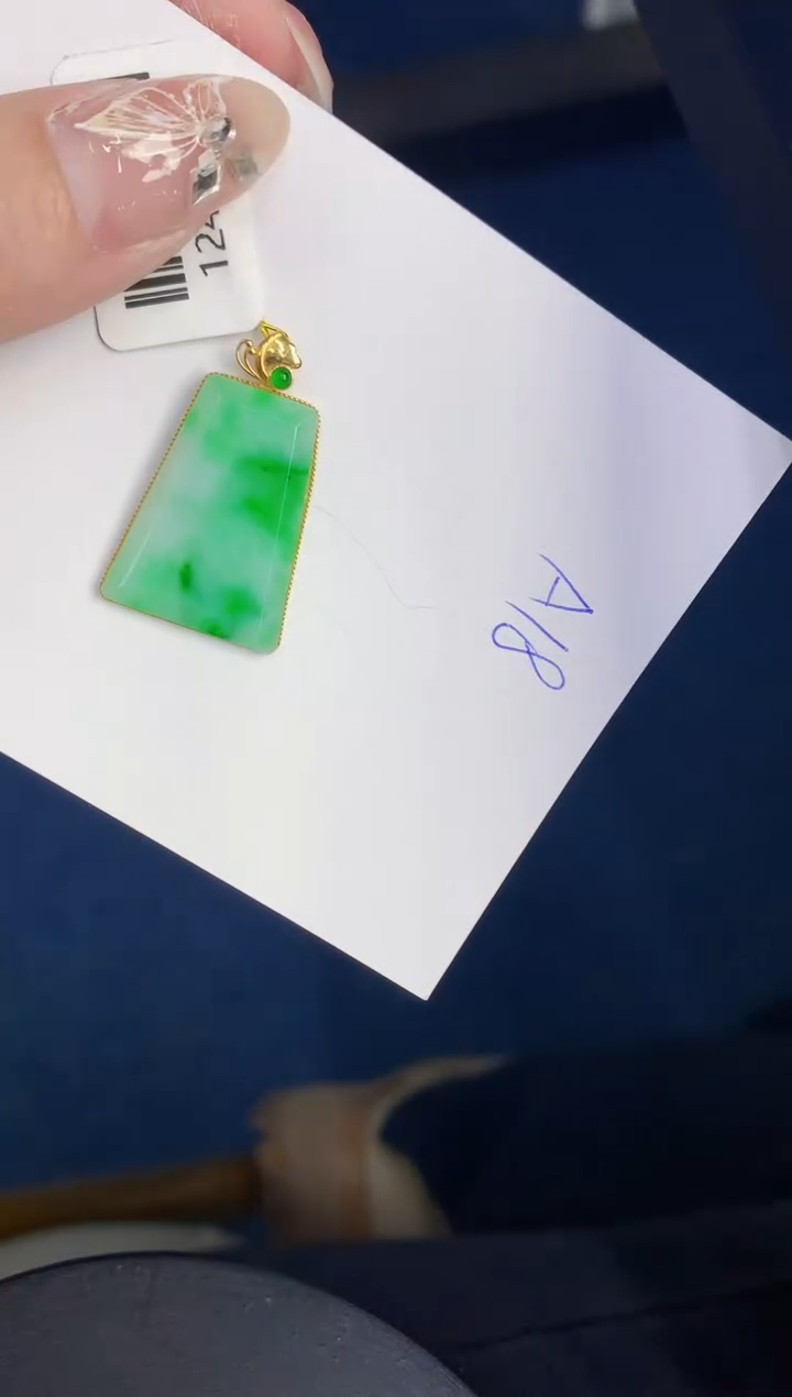 【闪购商品】翡翠颈饰18K金镶嵌0000000000