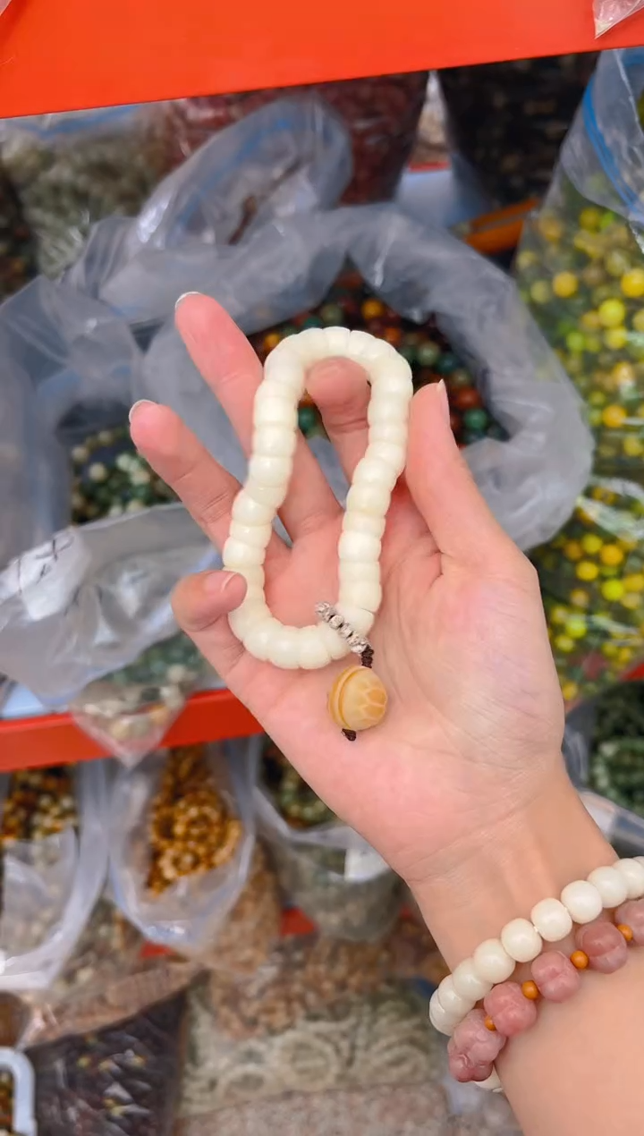 吊坠菩提根/象牙果白色大肠 富甲