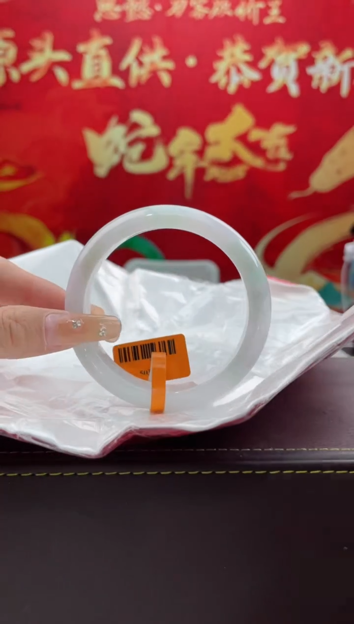 【闪购商品】翡翠手镯未镶嵌8翡翠手镯（微瑕）