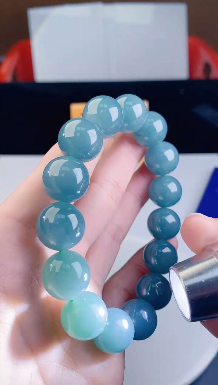 颈饰未镶嵌翡翠   