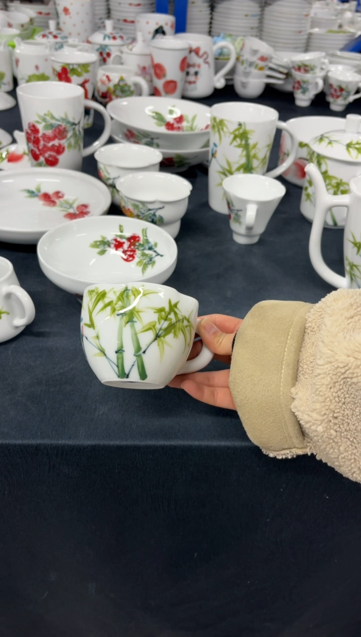 景德镇高温陶瓷食品级手绘釉中彩-花口咖啡杯