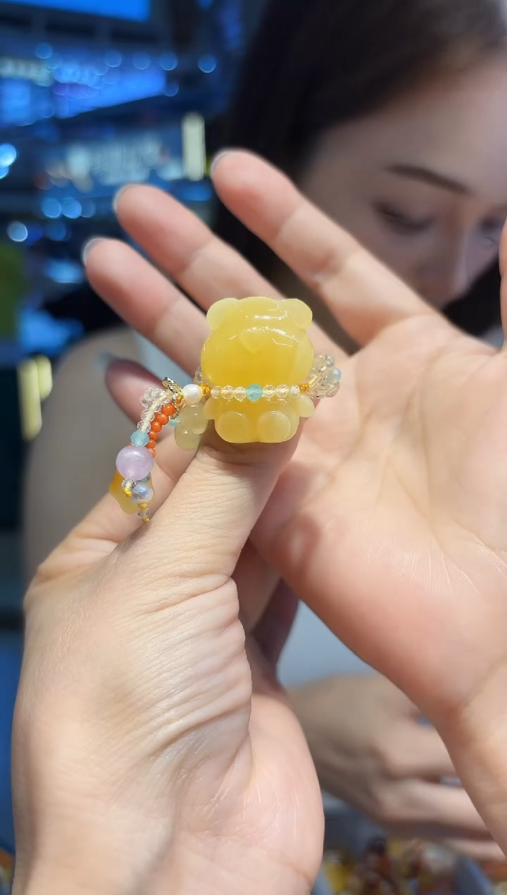 琥珀未镶嵌戒指  琥珀【  戒指  】多样性发一