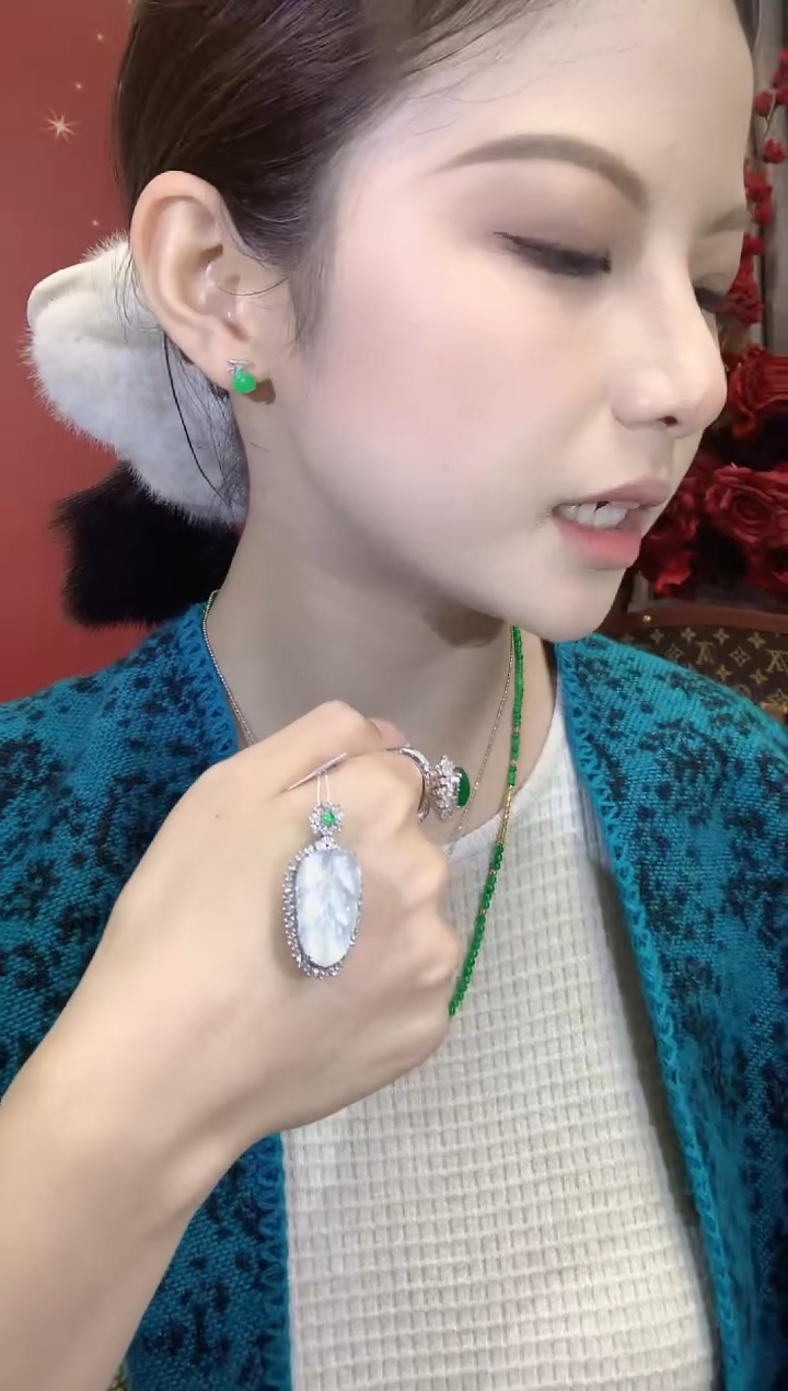 吊坠(不含链)18K金镶嵌翡翠A67