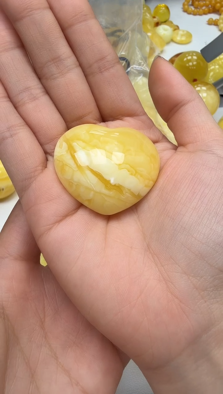 裸石琥珀未镶嵌如图