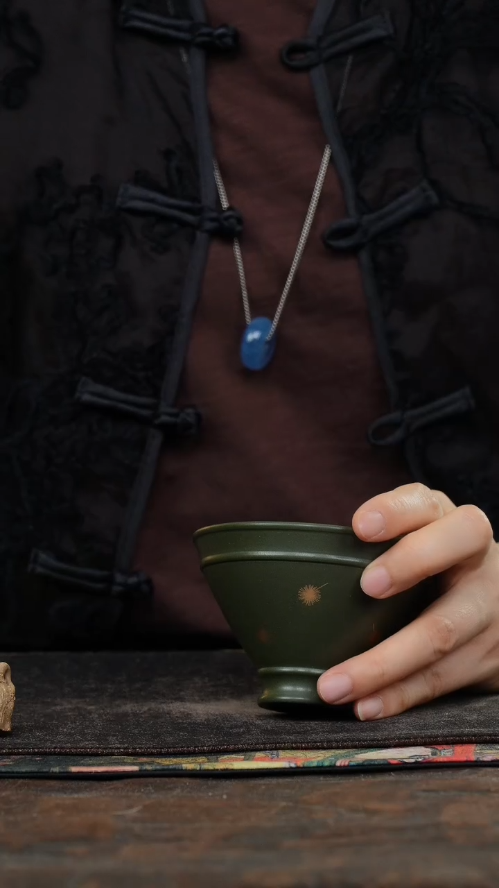 绿泥金银错斗笠杯42353464