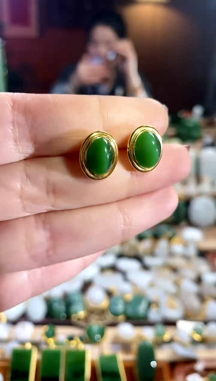 【闪购商品】和田玉耳饰18K金镶嵌。