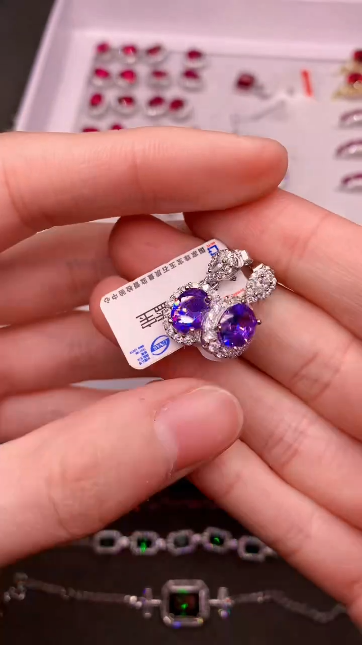 【闪购商品】彩色蓝宝石耳饰银S925镶嵌........