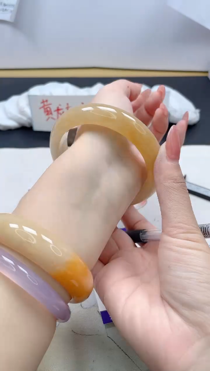 【闪购商品】石英质玉手镯未镶嵌74/65