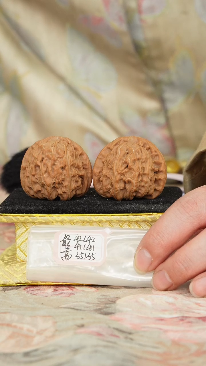 【闪购商品】文玩核桃把件白狮子