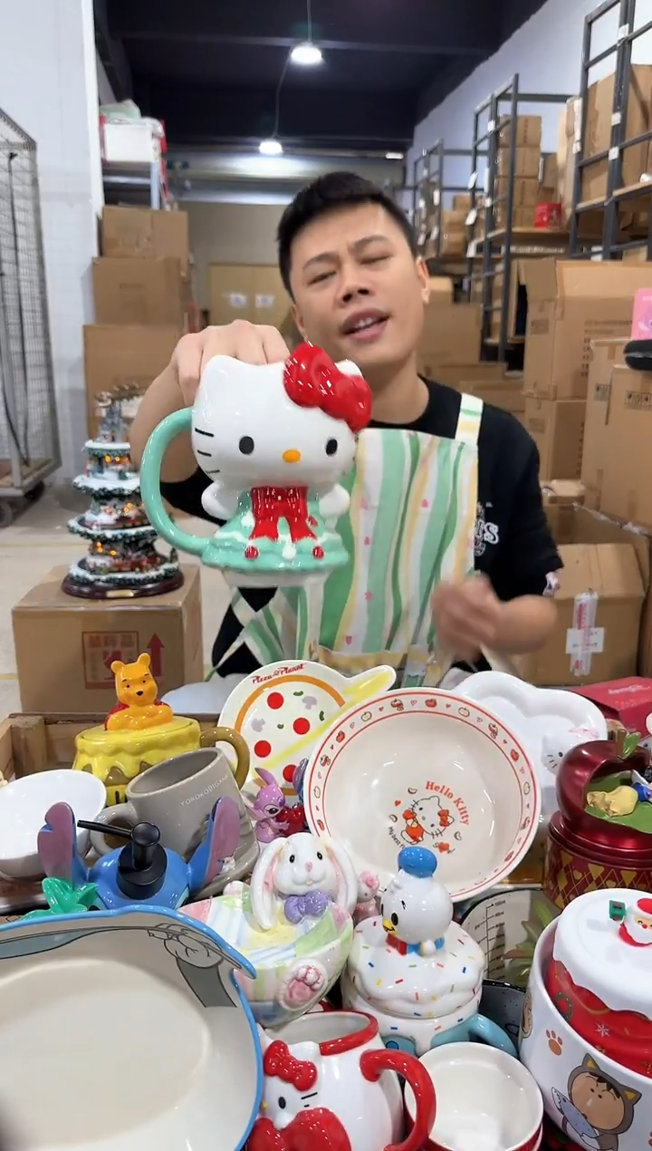 瓷片绿色裙子kt全身杯