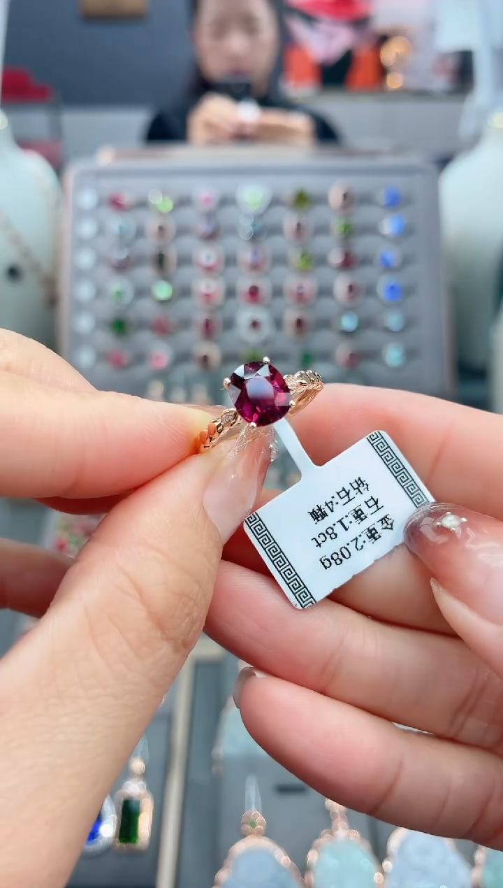 18K金镶嵌戒指碧玺1.8