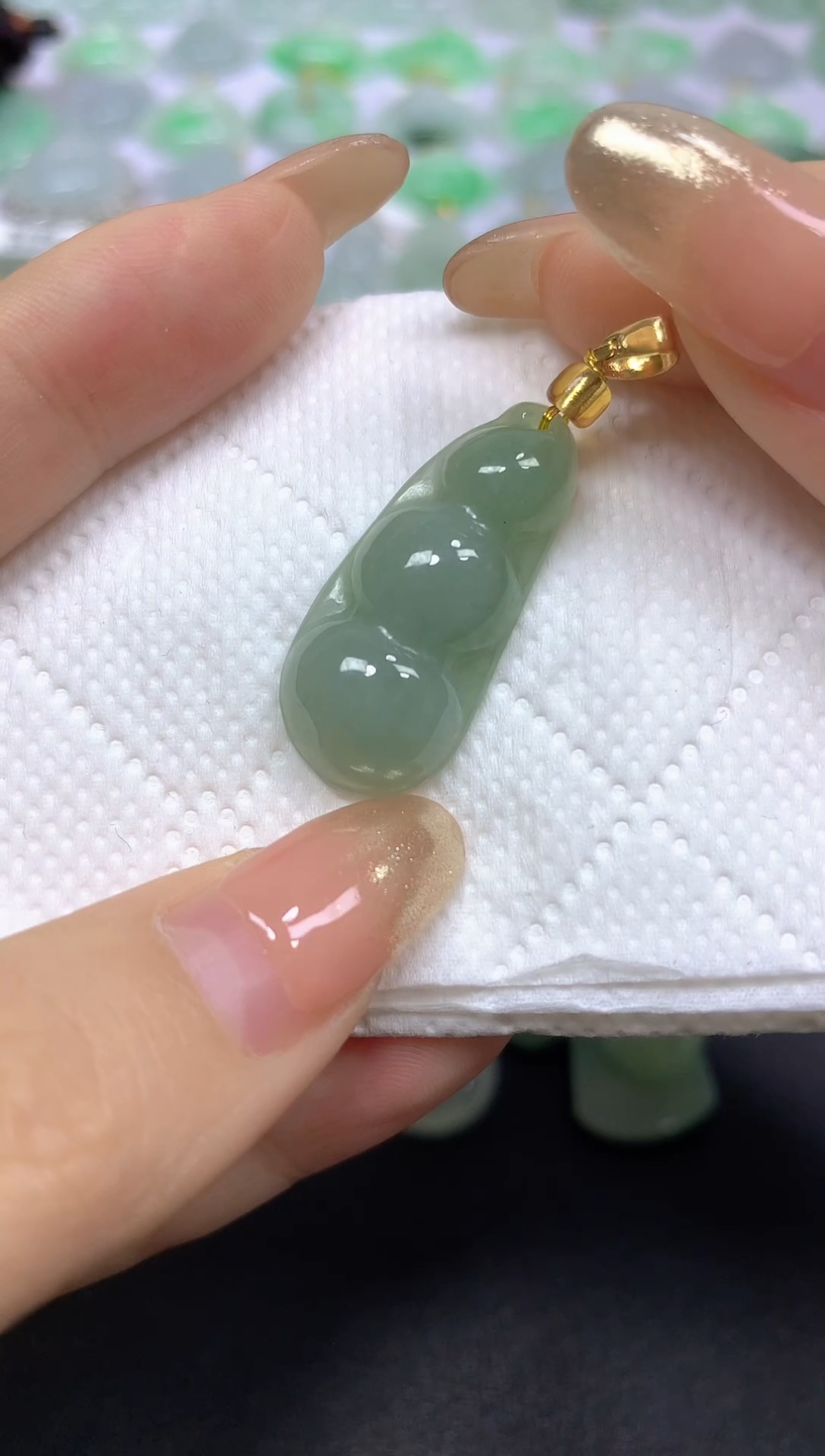 颈饰未镶嵌翡翠 