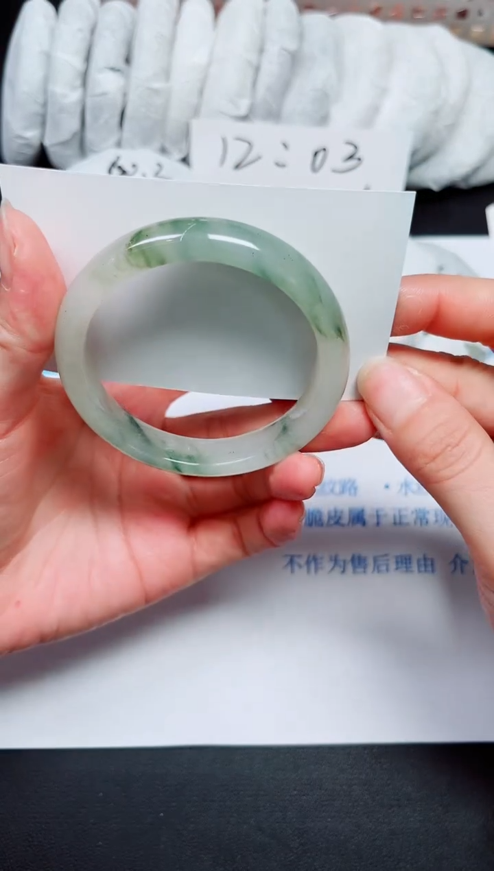 【闪购商品】石英质玉手镯未镶嵌9