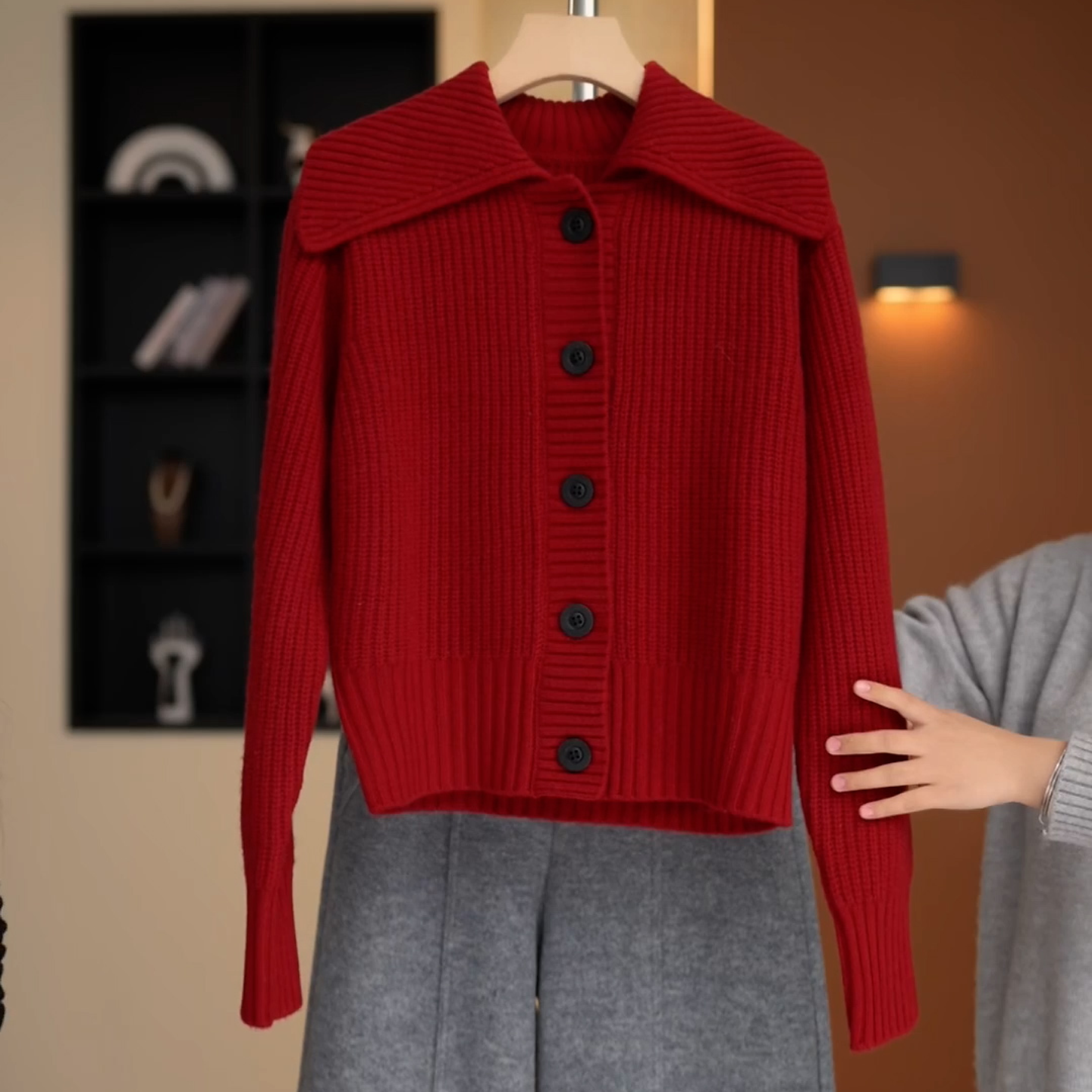 通勤风纯色翻领针织开衫女2025秋冬新款休闲简约宽松百搭毛衣外套