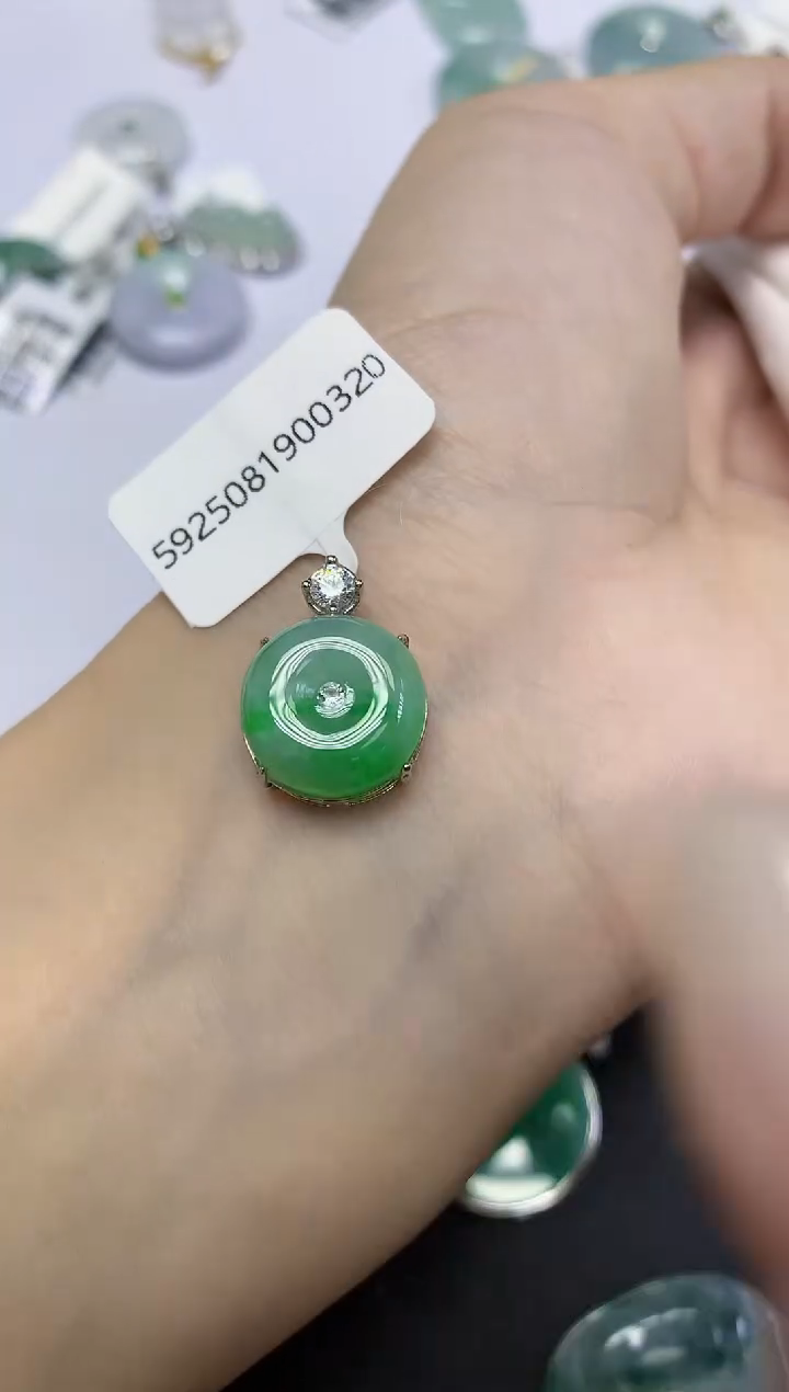 颈饰未镶嵌翡翠天然缅甸翡翠A货百元以上9元证书费自理