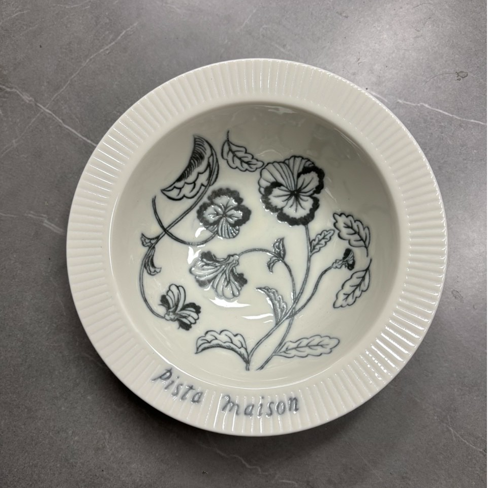 好看的盘子【单支】日本进口美浓烧花苑草帽钵碗17.5cm-蝴蝶兰