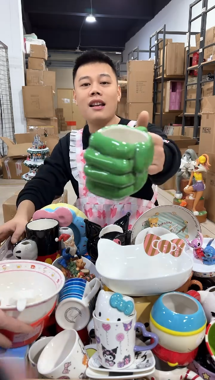 瓷片绿巨人拳头杯 