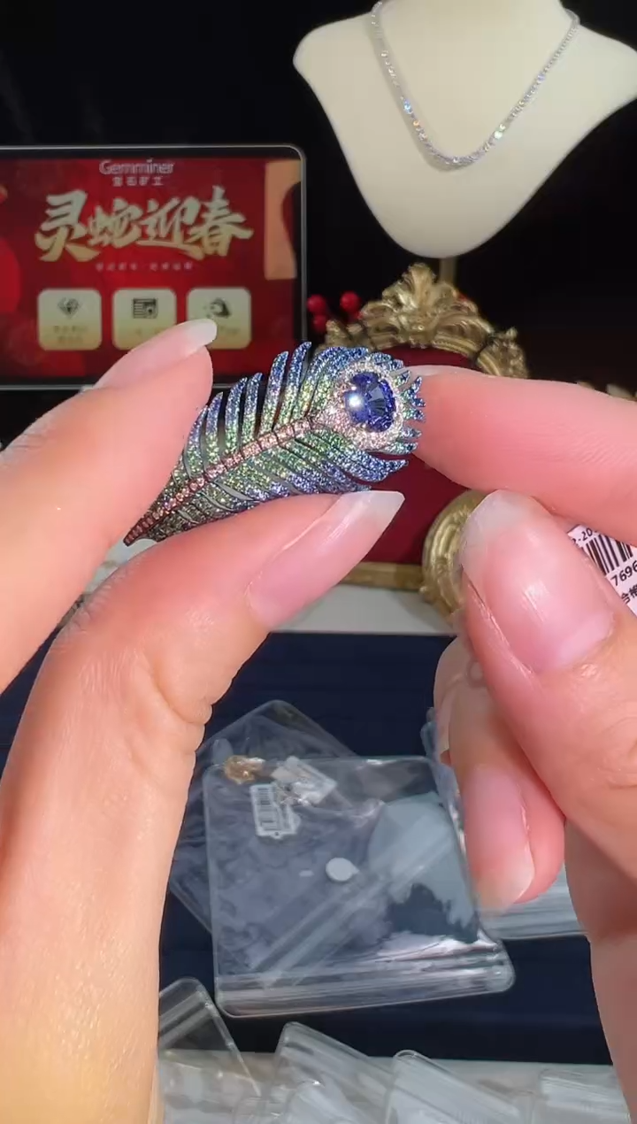 【闪购商品】彩色蓝宝石颈饰18K金镶嵌吊坠