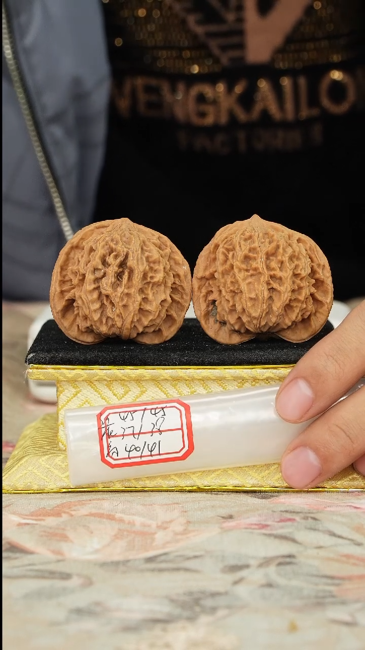 【闪购商品】文玩核桃把件盘龙纹