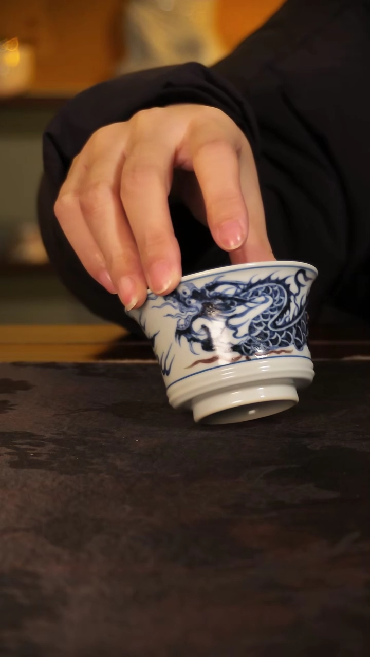 ?****集唐语青花龙马蹄杯