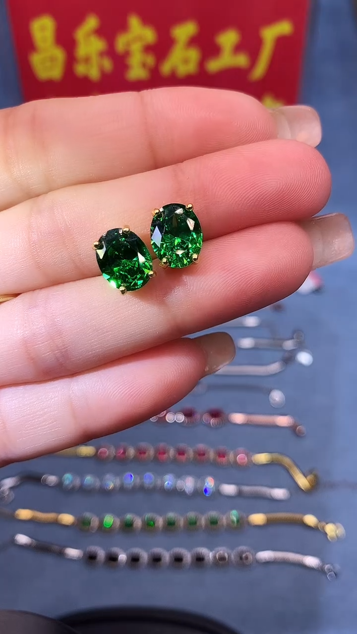 【闪购商品】透辉石耳饰银S925镶嵌111111