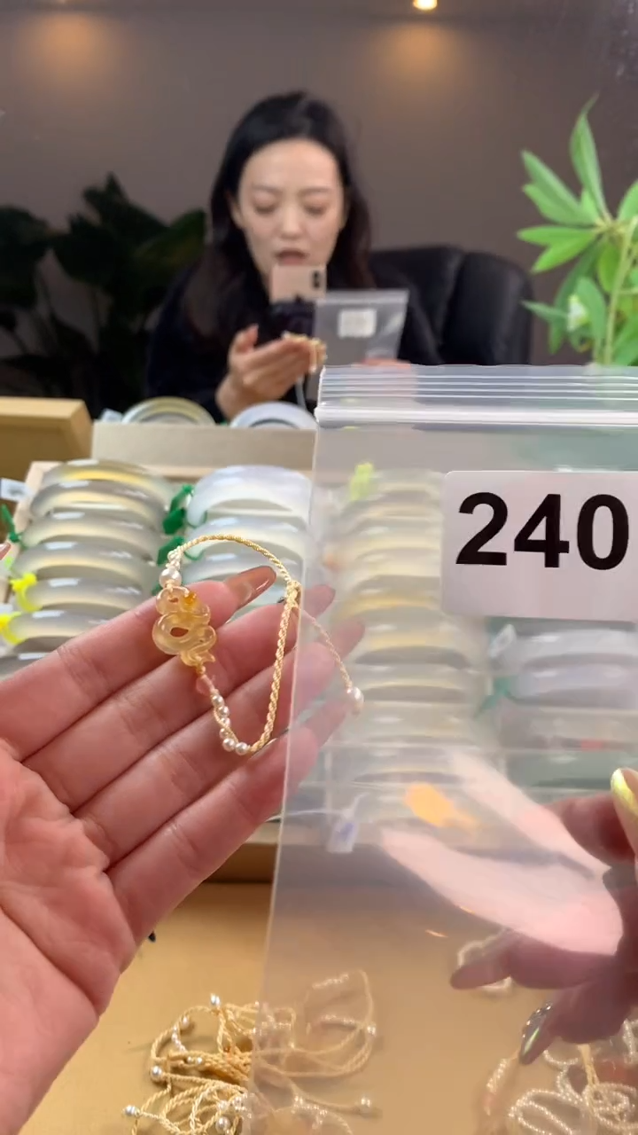 【闪购商品】玛瑙/玉髓手镯未镶嵌240