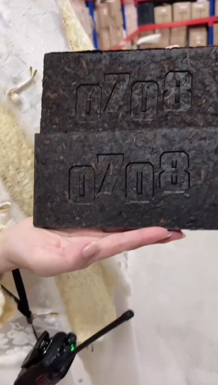 高马二溪0708黑砖200克（拍一发二）