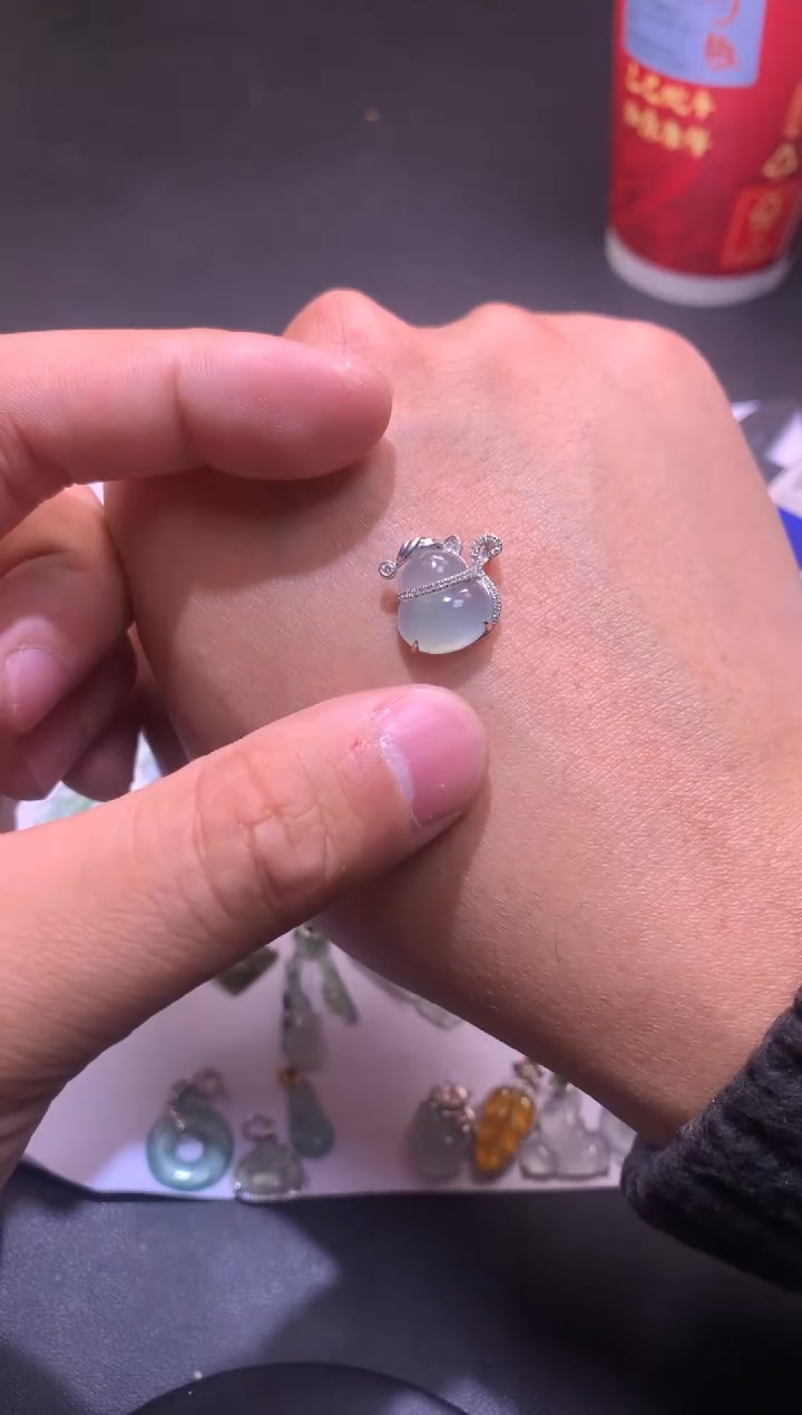 【闪购商品】翡翠吊坠(不含链)18K金镶嵌1