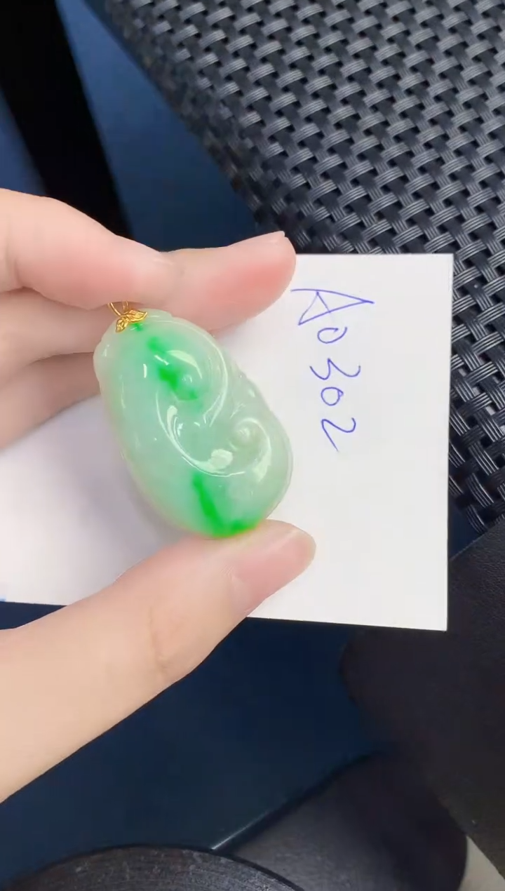 翡翠18K金镶嵌颈饰000000000