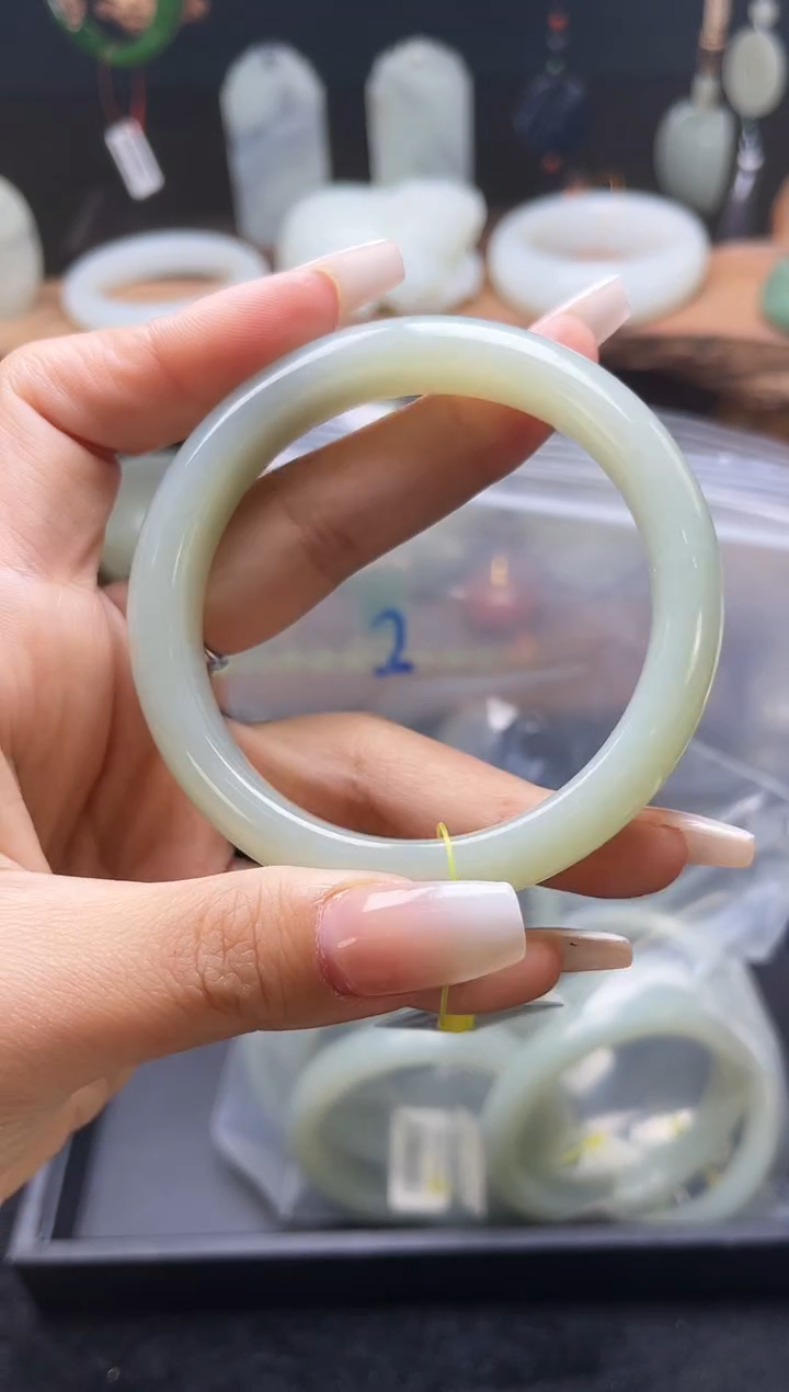 【闪购商品】和田玉手镯未镶嵌且末近矿青白手镯58