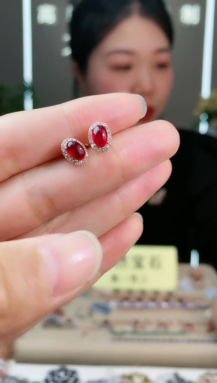 【闪购商品】红宝石耳饰银S925镶嵌耳饰