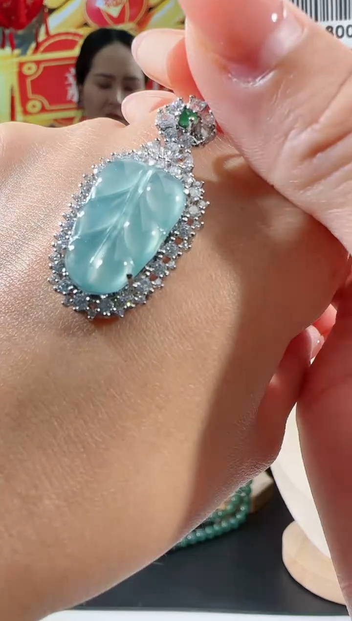 【闪购商品】翡翠吊坠(不含链)合金叶子多样性发一