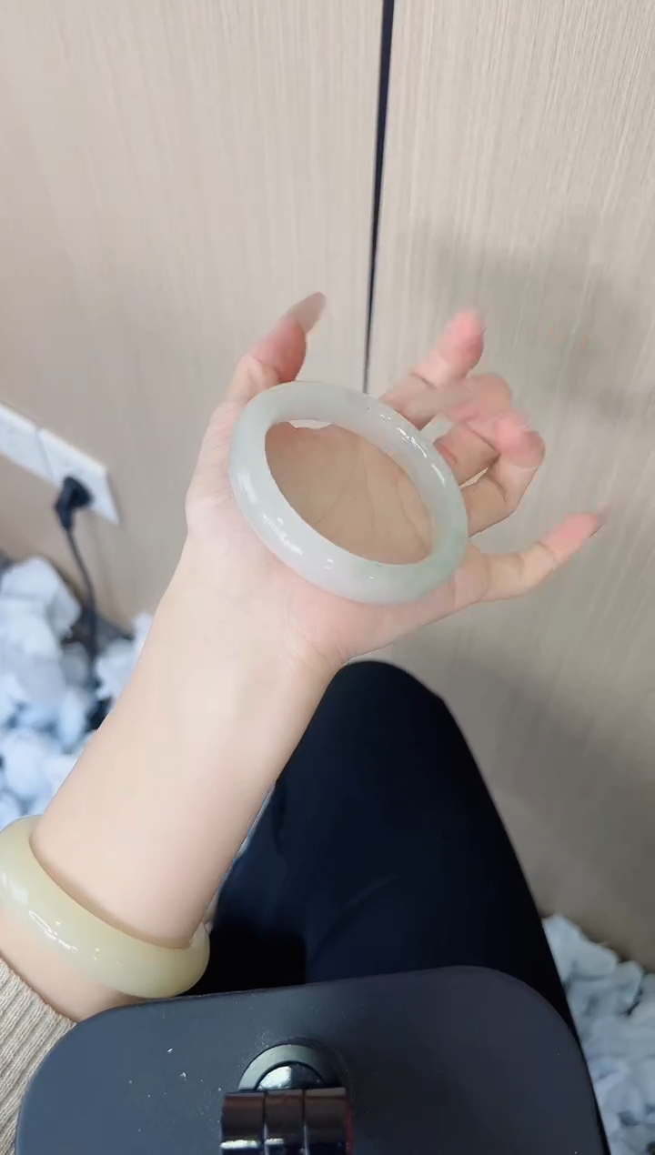 【闪购商品】石英质玉手镯未镶嵌k340-56