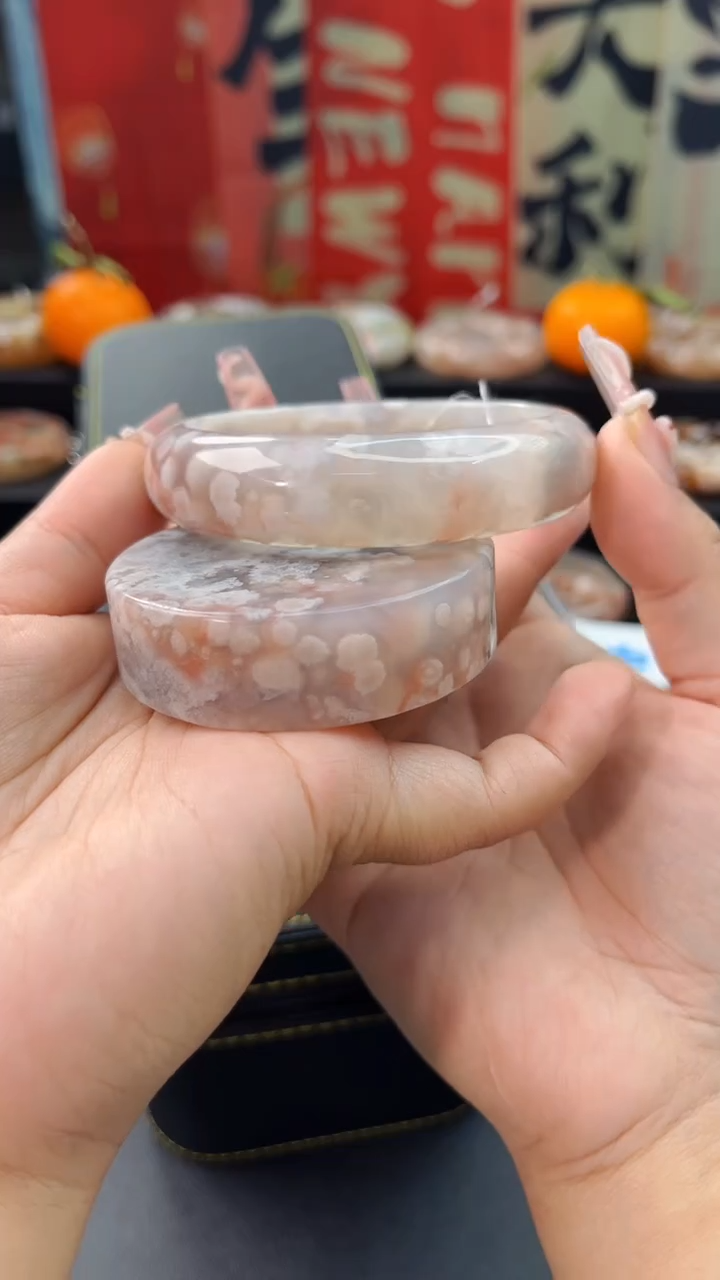 【闪购商品】石英质玉手镯未镶嵌赠送镯心（圈口）62